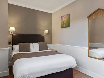 The Oaks Hotel