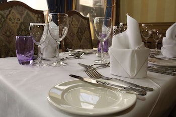 The Oaks Hotel