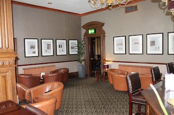 The Oaks Hotel