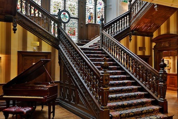 The Oaks Hotel