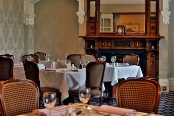 The Oaks Hotel