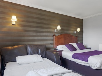 The Oaks Hotel