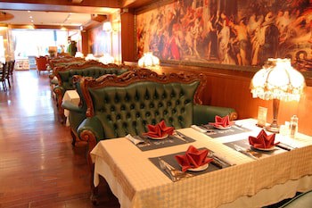 Grand Boss Hotel