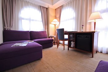 Grand Boss Hotel