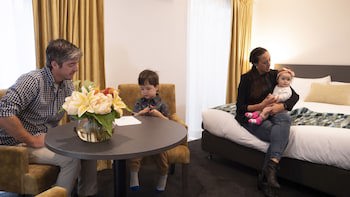 Carnmore Hotel Takapuna