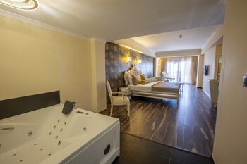 Azka Hotel
