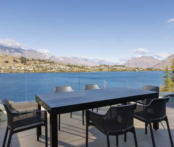 Oaks Queenstown Shores Resort
