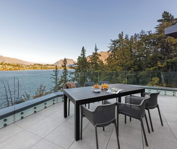 Oaks Queenstown Shores Resort