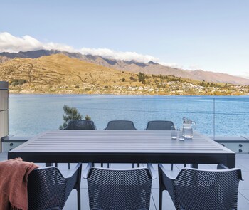 Oaks Queenstown Shores Resort
