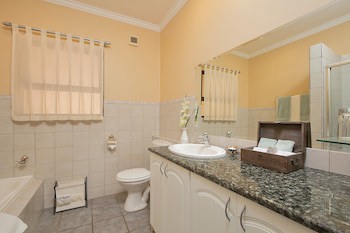Centurion Golf Suites Boca Walk