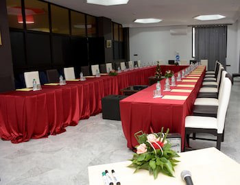 Oasis Hotel & Spa