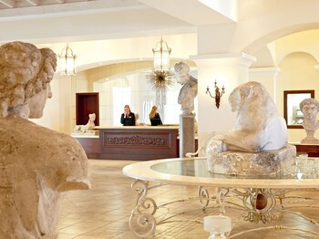 Grecotel La Riviera fotoğrafı
