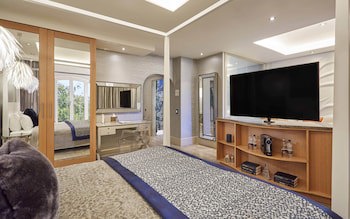 Lion Quays Hotel & Spa
