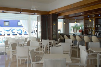 Senator Hotel Apartments - Adults Only fotoğrafı