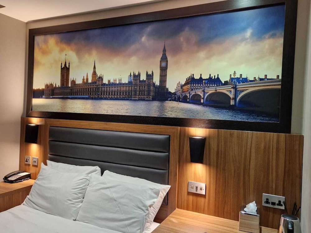 London Court Hotel