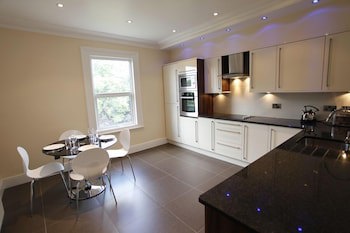 Glenlyn Hotel & Apartments