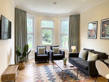 Glenlyn Hotel & Apartments