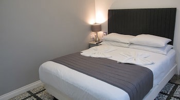Alhambra Hotel