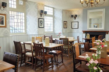 Cock Hotel Stony Stratford By Greene King Inns