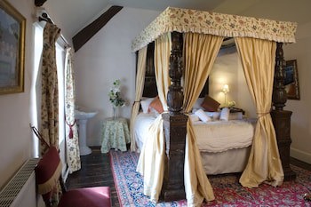 Bickleigh Castle Hotel