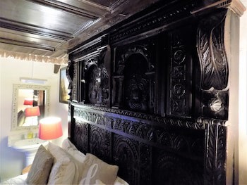 Bickleigh Castle Hotel