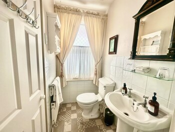 Albert & Victoria Guest House