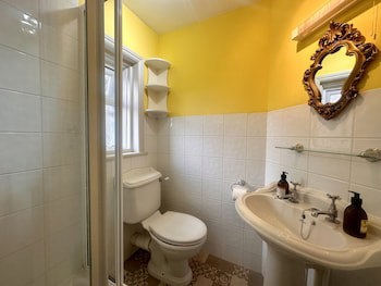 Albert & Victoria Guest House