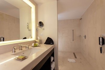 Doubletree By Hilton Toluca