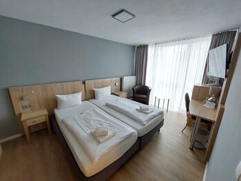 PANORAMA HOTEL in Neustadt an der Weinstraße galeri fotoğrafı