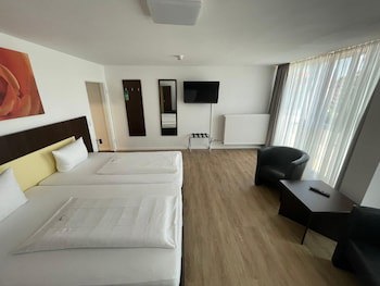 PANORAMA HOTEL in Neustadt an der Weinstraße galeri fotoğrafı