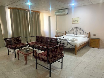 Gaddis Hotel