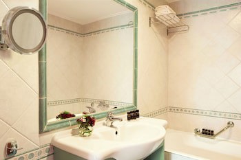 Zeus Essence Ramada By Wyndham Athens fotoğrafı