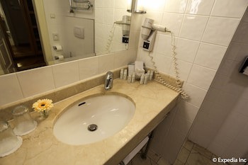 Ea Hotel Julis