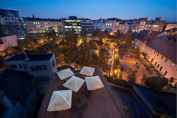 Ea Hotel Julis
