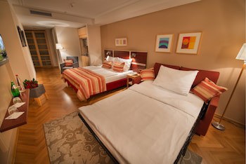 Ea Hotel Julis