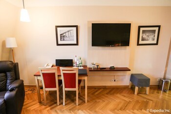 Ea Hotel Julis