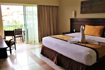 Bluebay Grand Esmeralda All Inclusive