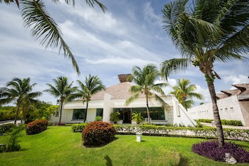 Bluebay Grand Esmeralda All Inclusive