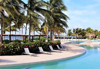 Bluebay Grand Esmeralda All Inclusive