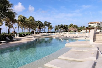 Bluebay Grand Esmeralda All Inclusive