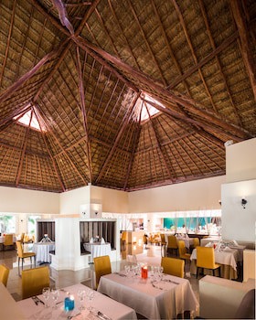 Bluebay Grand Esmeralda All Inclusive