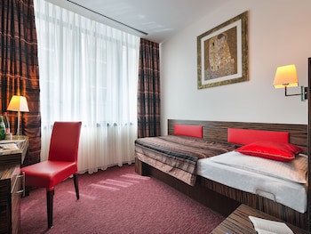 Ea Hotel Crystal Palace