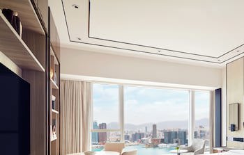 Four Seasons Hotel Hong Kong