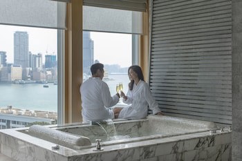 Four Seasons Hotel Hong Kong