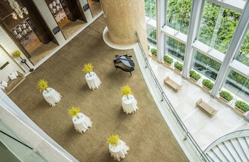 Four Seasons Hotel Hong Kong