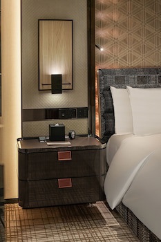 Four Seasons Hotel Hong Kong