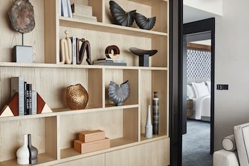 Four Seasons Hotel Hong Kong