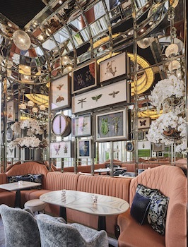 Four Seasons Hotel Hong Kong