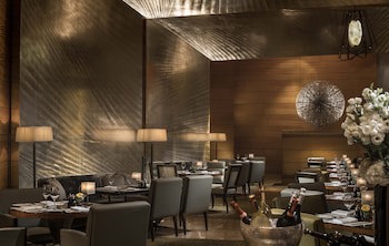 Four Seasons Hotel Hong Kong