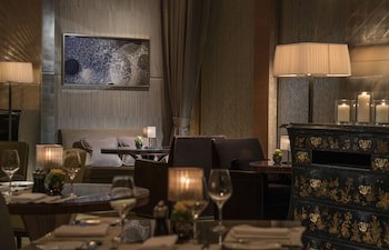 Four Seasons Hotel Hong Kong